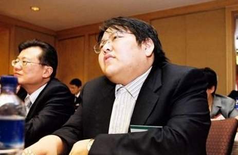 22岁接家族产业，十年败光家产，“败家”富二代