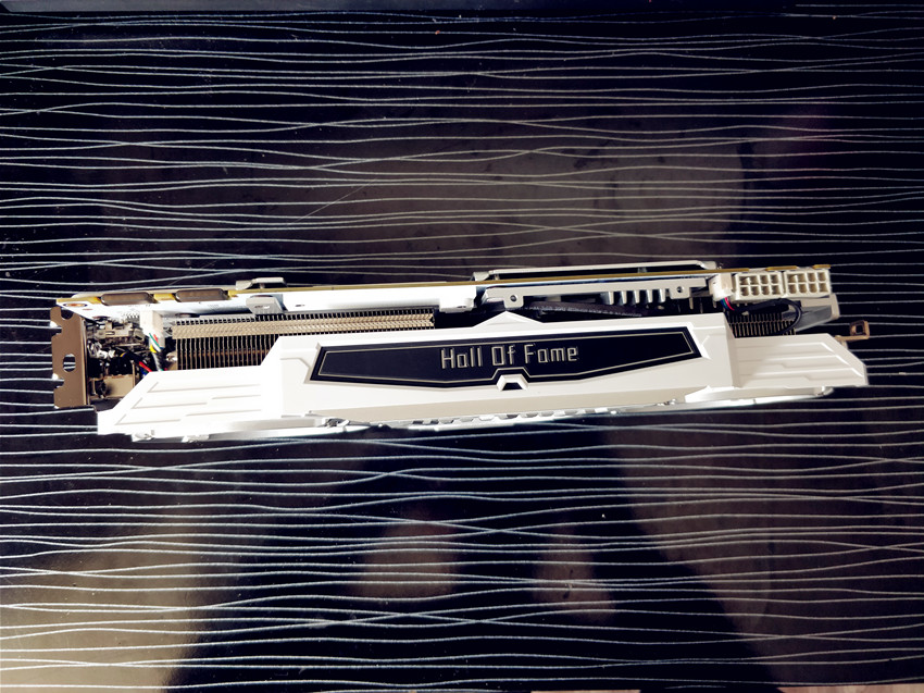 3700元的影驰名人堂显卡上手体验,纯白