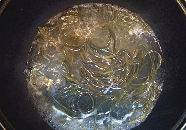 图片[8]-【海带丝拌芹菜花生米】做法步骤图 天太热就这么做饭菜-起舞食谱网