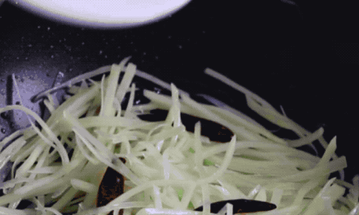图片[3]-酸辣土豆丝做法步骤图 炒土豆丝到底用不用焯水-起舞食谱网
