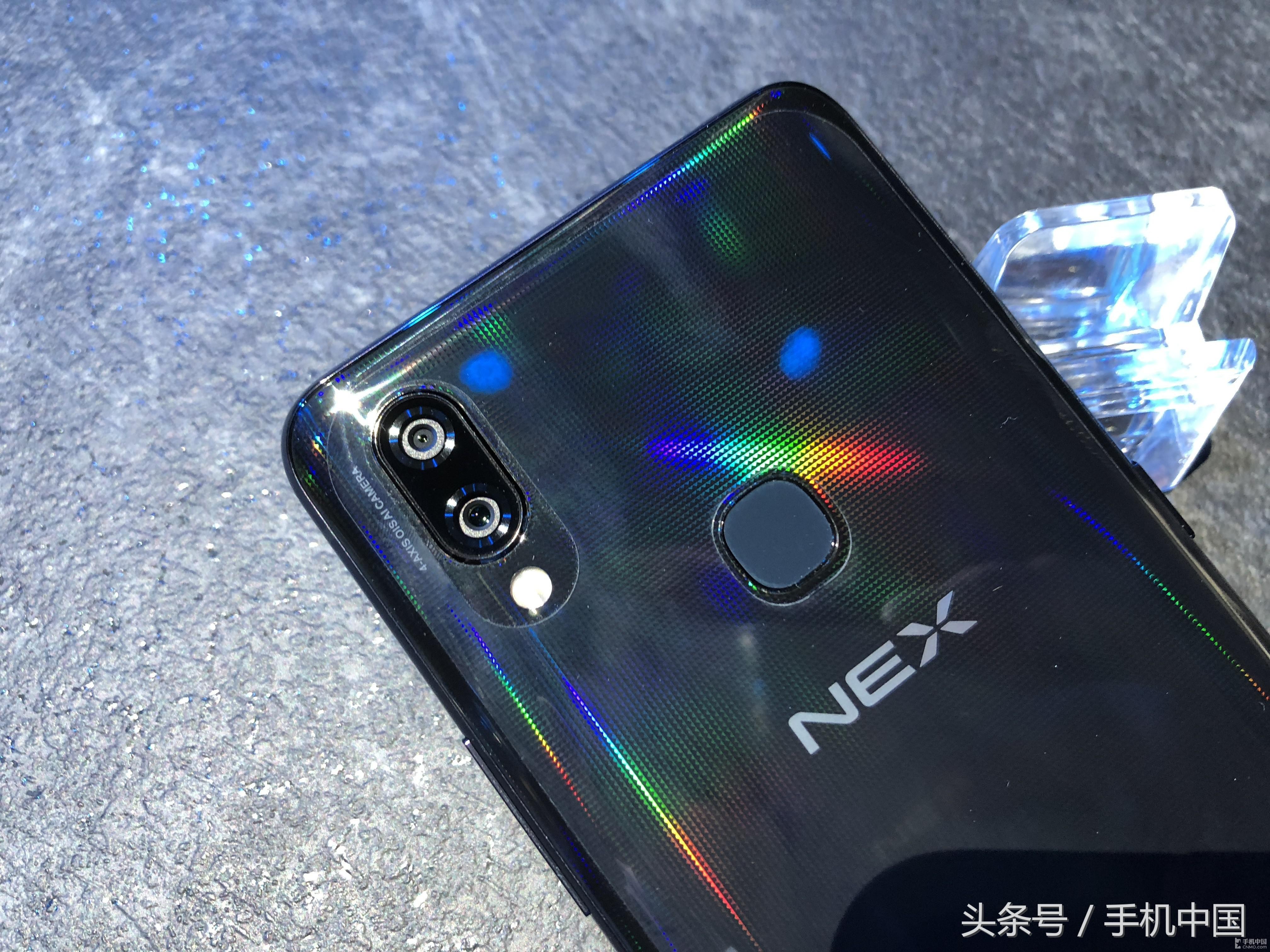 vivo NEX真机里手！顶尖配备升降机摄像镜头