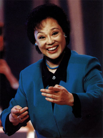 邓玉华在声乐艺术科学化,民族化的道路上不断探索,进取,形成了她圆润