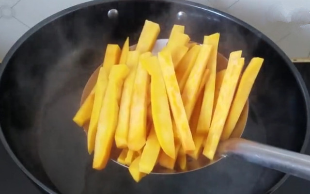 图片[8]-家庭版油炸红薯条的做法步骤图 美味不容错过！-起舞食谱网