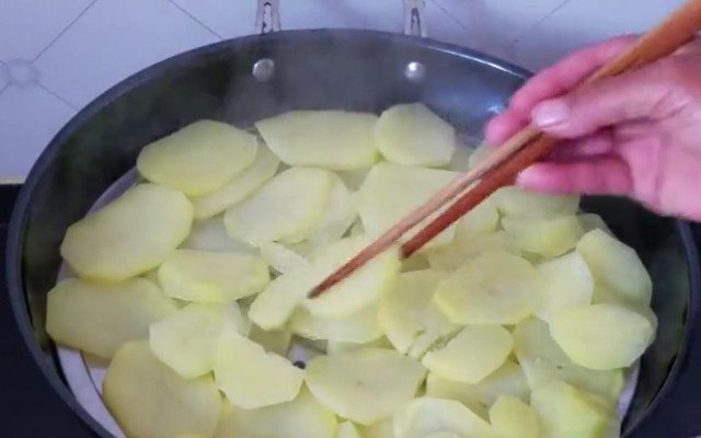 图片[6]-炸土豆丸子做法步骤图 超级好吃！-起舞食谱网