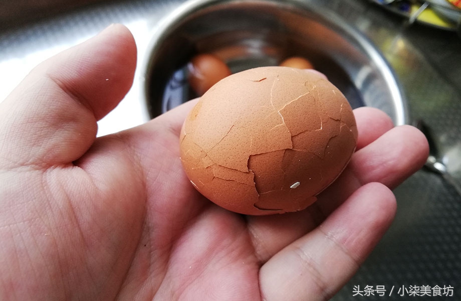 图片[7]-端午节煮鸡蛋不沾皮的秘诀 只需加上这一步 鸡蛋香嫩可口又好剥-起舞食谱网
