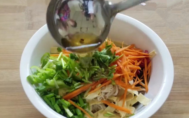 图片[13]-凉拌金针菇豆腐皮做法步骤图  自带清凉感的夏日小凉菜 好吃-起舞食谱网