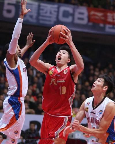 中国nba选秀有哪些人(国内14位参加过NBA选秀的球员，姚明易建联领衔，一人拿过总冠军)