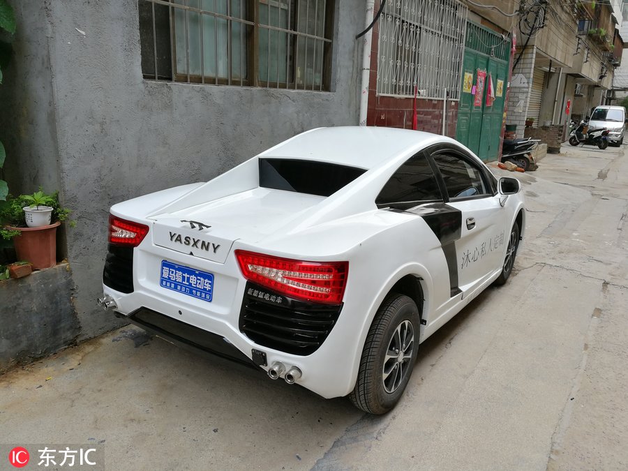 新能源车标撞脸奥迪 网友：你比四环多一环