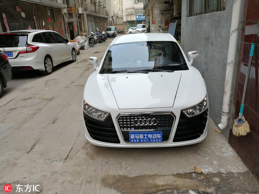 新能源车标撞脸奥迪 网友：你比四环多一环