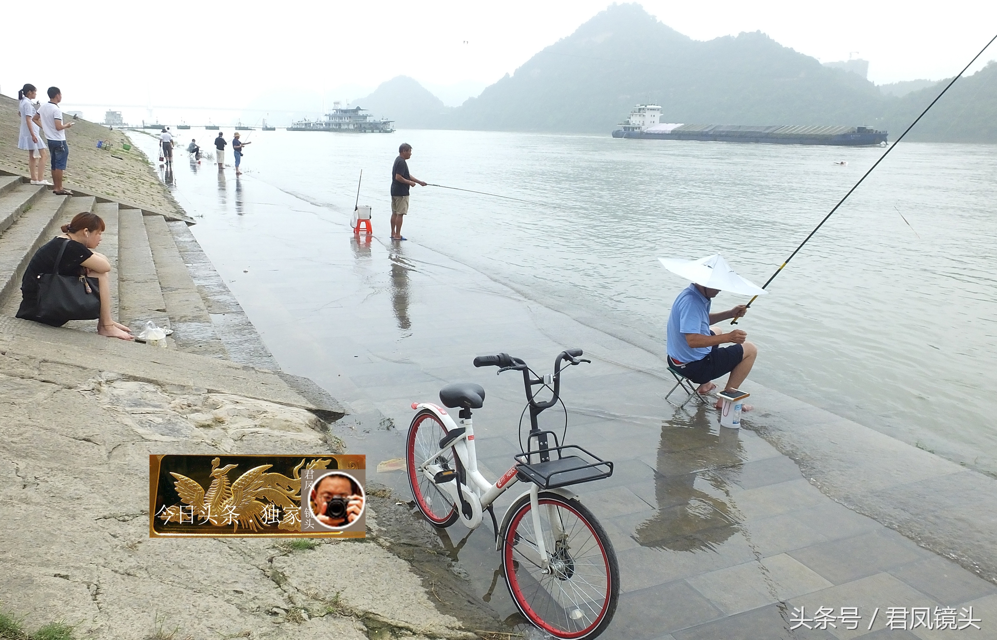 湖北宜昌：长江晨景，有人钓鱼，有人健身！钓鱼是杀生吗？