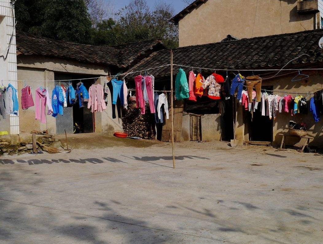 常说:借米不借柴,借衣不借鞋,什么意思?