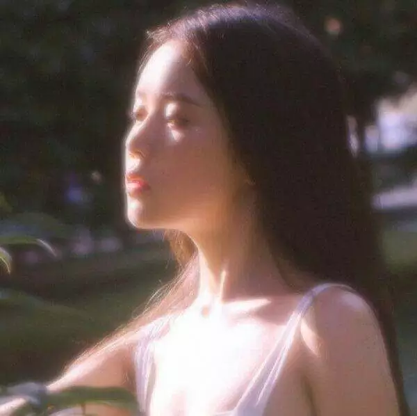 女生唯美女生侧颜照片伤感落寞高清