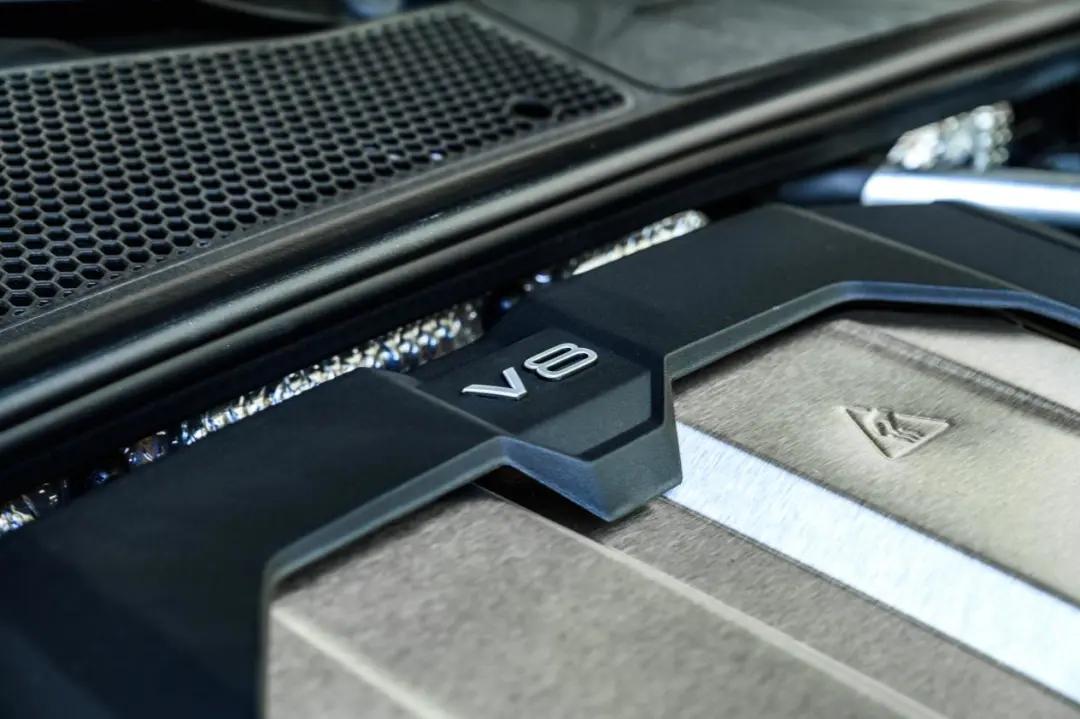 试完这台奥迪8缸性能车后发现，原来性能车也能很舒适