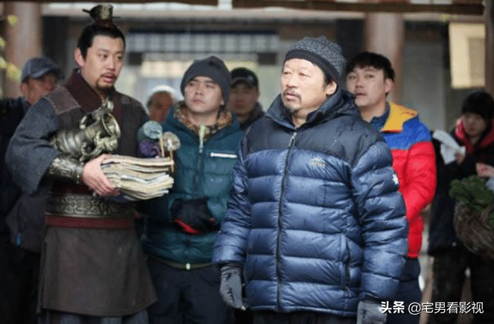 他捧红了靳东和王凯，自己却偏爱跑龙套，网友：不务正业