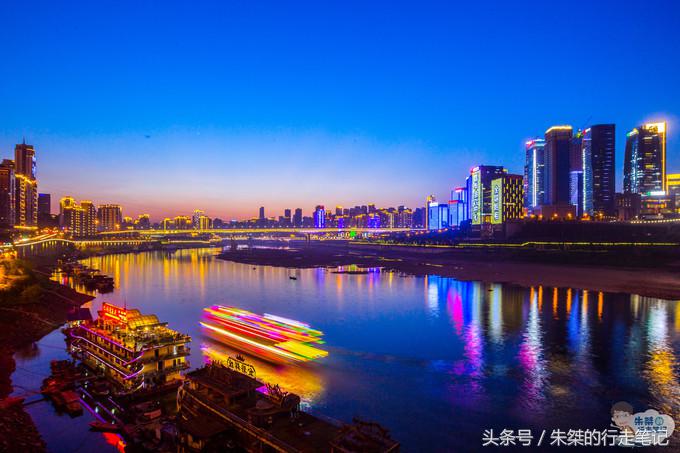 打卡重庆两个网红景点：一个差点治愈恐高症，一个夜色美的不像话