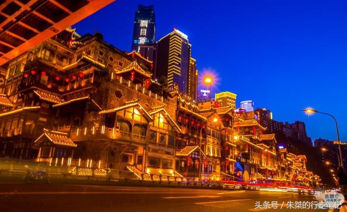 打卡重庆两个网红景点：一个差点治愈恐高症，一个夜色美的不像话