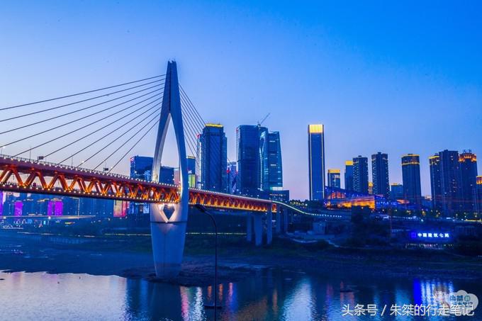 打卡重庆两个网红景点：一个差点治愈恐高症，一个夜色美的不像话