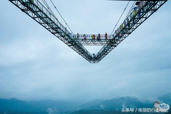 打卡重庆两个网红景点：一个差点治愈恐高症，一个夜色美的不像话