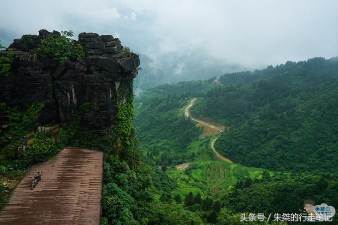 打卡重庆两个网红景点：一个差点治愈恐高症，一个夜色美的不像话