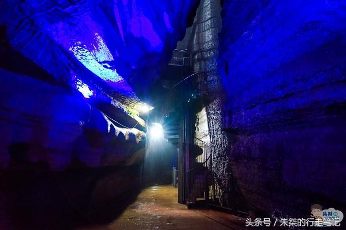 打卡重庆两个网红景点：一个差点治愈恐高症，一个夜色美的不像话