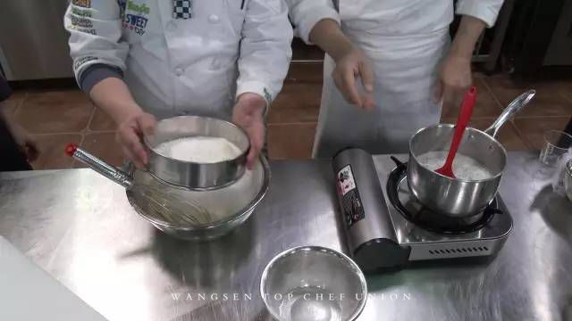揭秘拿破仑酥制作零失败的秘密，5款千层酥制作配方集锦……