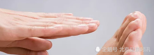 甲丽健专家教你如何判断自己是不是灰指甲？
