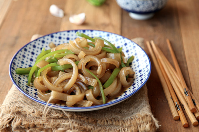 图片[1]-尖椒肉皮的做法 女人多吃能美容-起舞食谱网