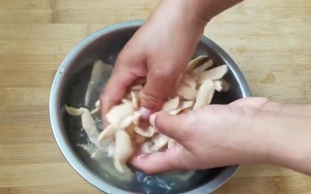 图片[6]-豆角炒豆干做法 简单易做 好吃又下饭 夏天必备家常菜-起舞食谱网