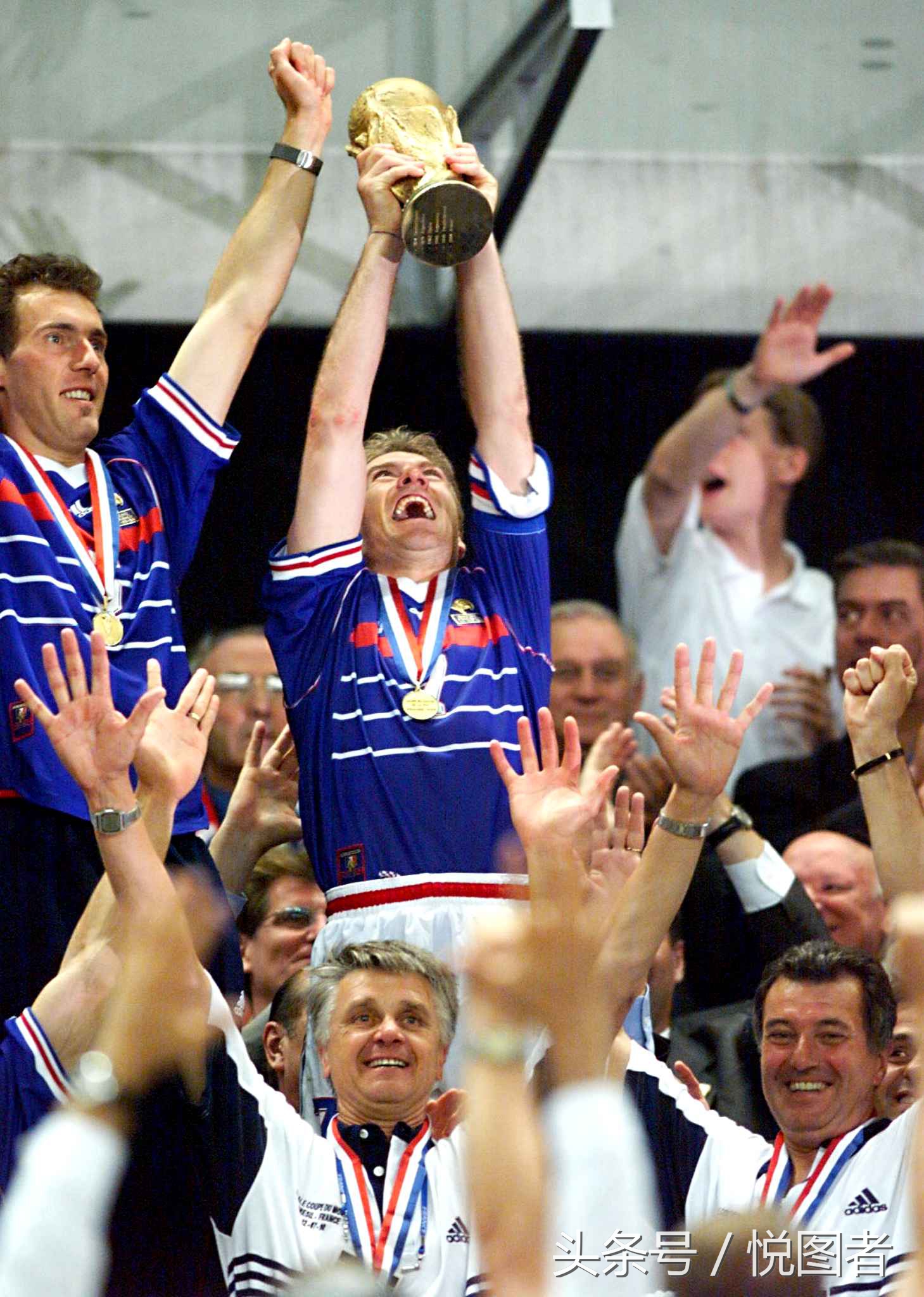 齐达内98年世界杯踢了几场(齐达内世界杯冠军1998)(98世界杯主题曲)