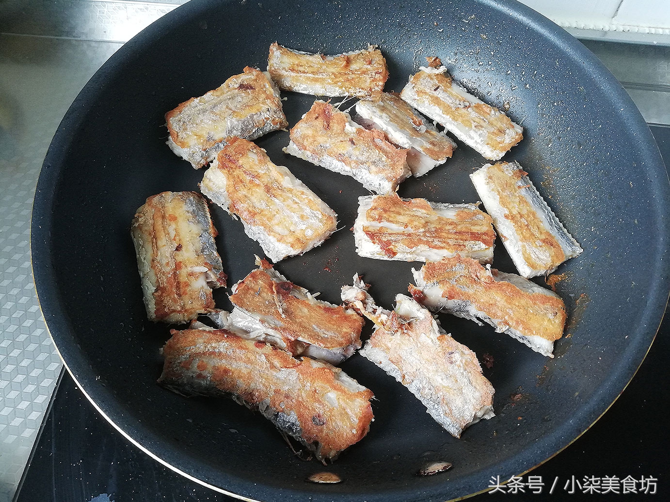 图片[5]-带鱼用这个方法做 不用油炸 容易脱刺 鱼肉更鲜美 特别解馋-起舞食谱网