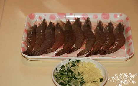 图片[3]-双色剁椒鱼头的做法步骤图厨师长教做正宗剁椒鱼头处理鱼头和-起舞食谱网