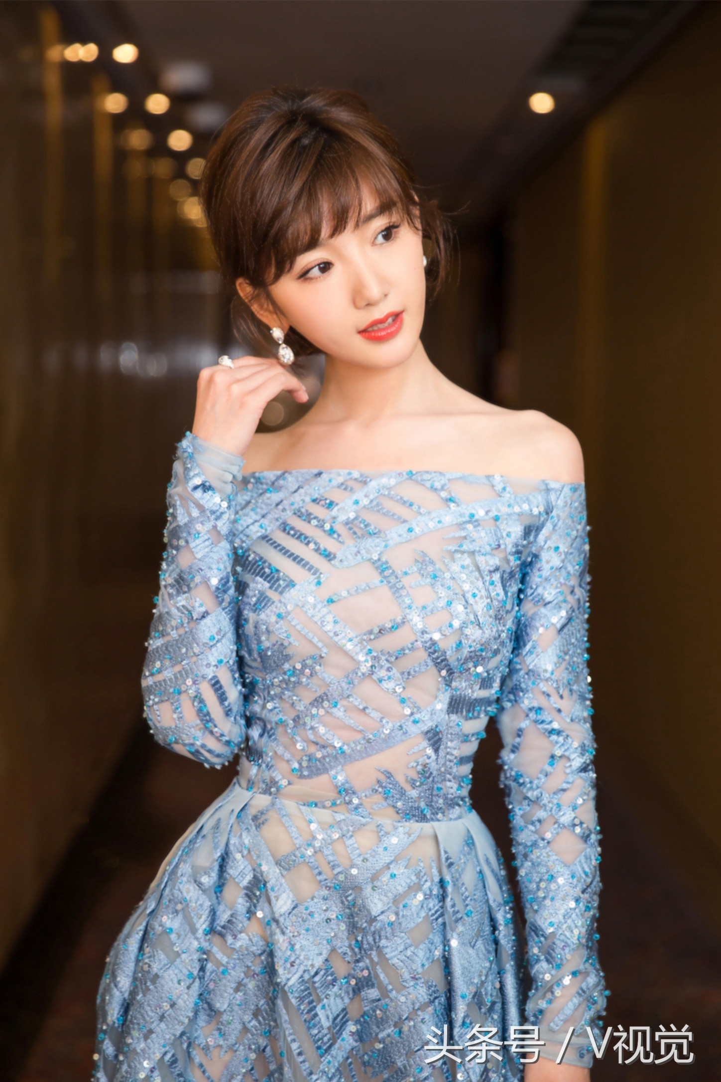 任晗在《傻春》中饰 赵素楚(成年).