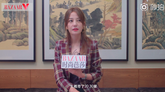 Zhao Wei takes the program on clothes of 30 big shop signs, and what Shu Qi wears is the old Western-style clothes 5 years ago