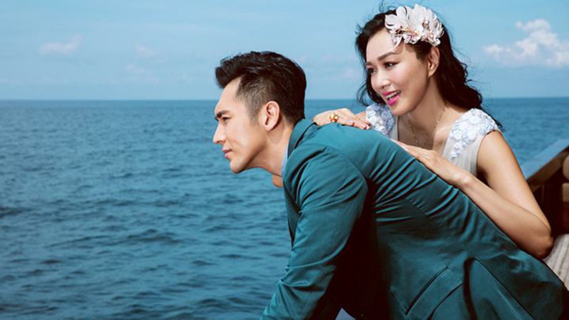 性感女神钟丽缇，离婚2次带3女，嫁小12岁的张伦硕后家庭美满