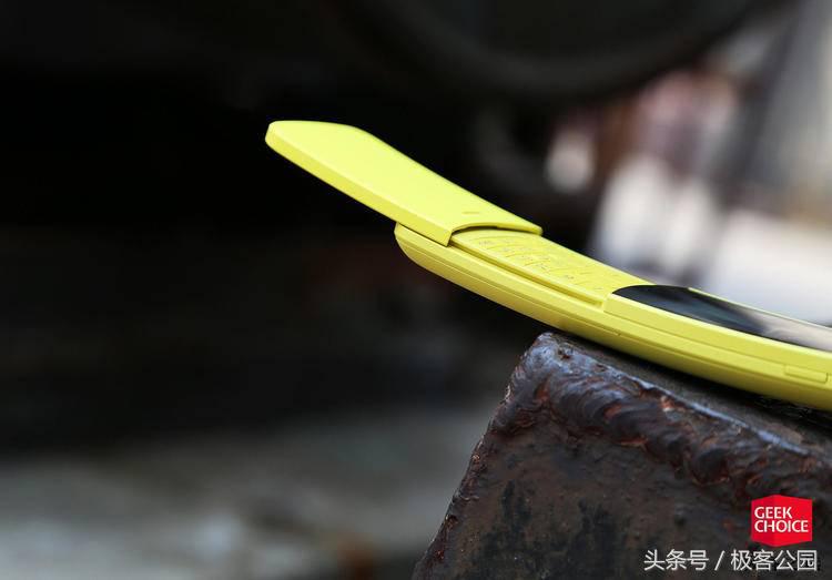 图赏丨斜面、滑盖，Nokia8110 4g复刻是不是给你返回了20年前？