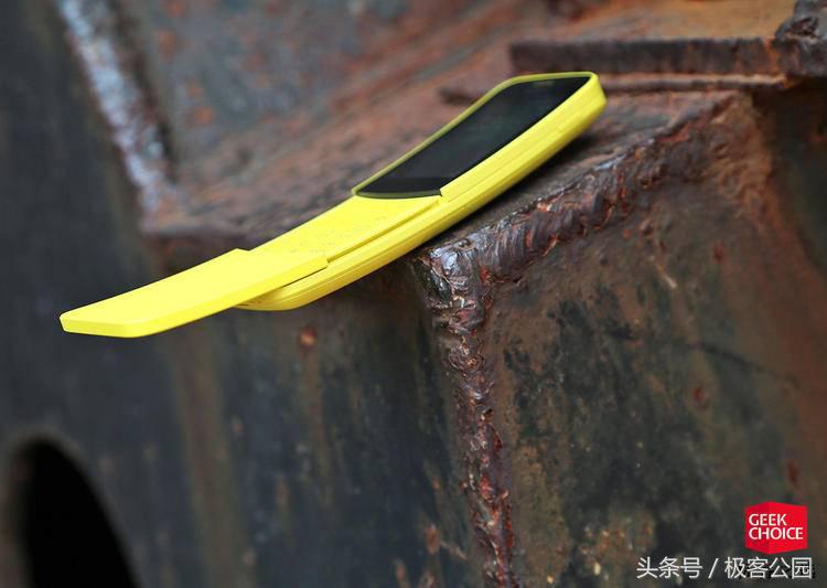 图赏丨斜面、滑盖，Nokia8110 4g复刻是不是给你返回了20年前？