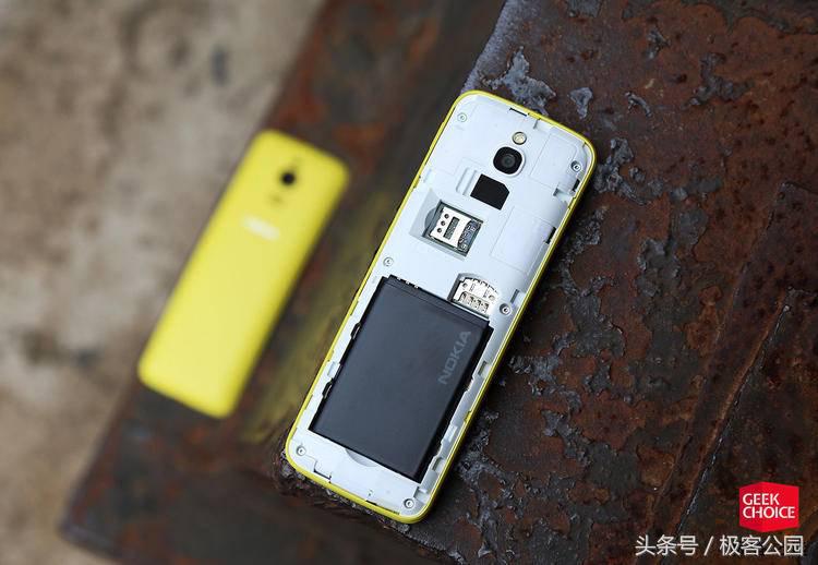 图赏丨斜面、滑盖，Nokia8110 4g复刻是不是给你返回了20年前？