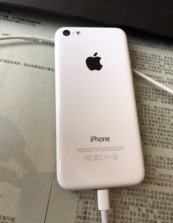 230元入手iPhone5c，系统软件稀有，触感极好！