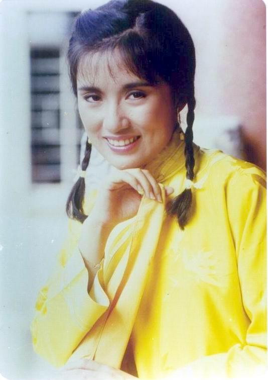 83版黄蓉的主要人选之一,因口音不正被