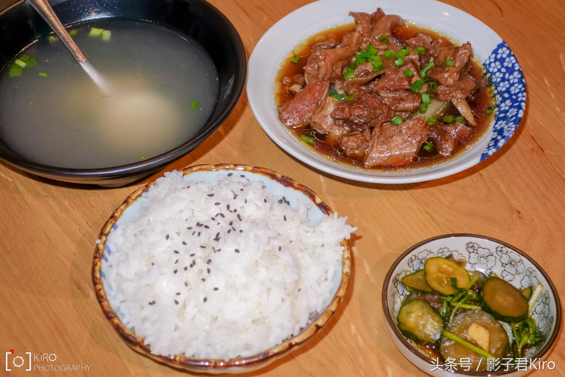 犟骨头 简评：比脸还大的酱大骨，味美价廉敲好吃！