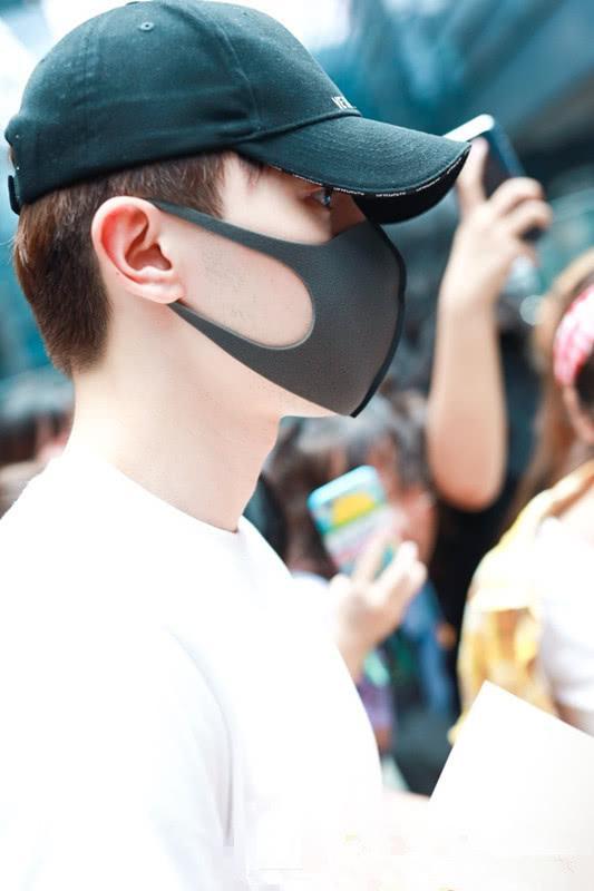 The person morale when Deng Lun shows a body is high really, close quarters looks, he grows white hair! 