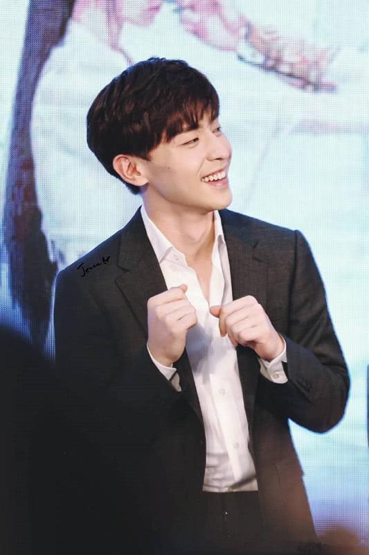 The person morale when Deng Lun shows a body is high really, close quarters looks, he grows white hair! 