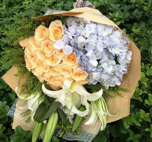 情人节|祝大家七夕情人节快乐，鲜花送给朋友们，拿走送给自己的爱人吧