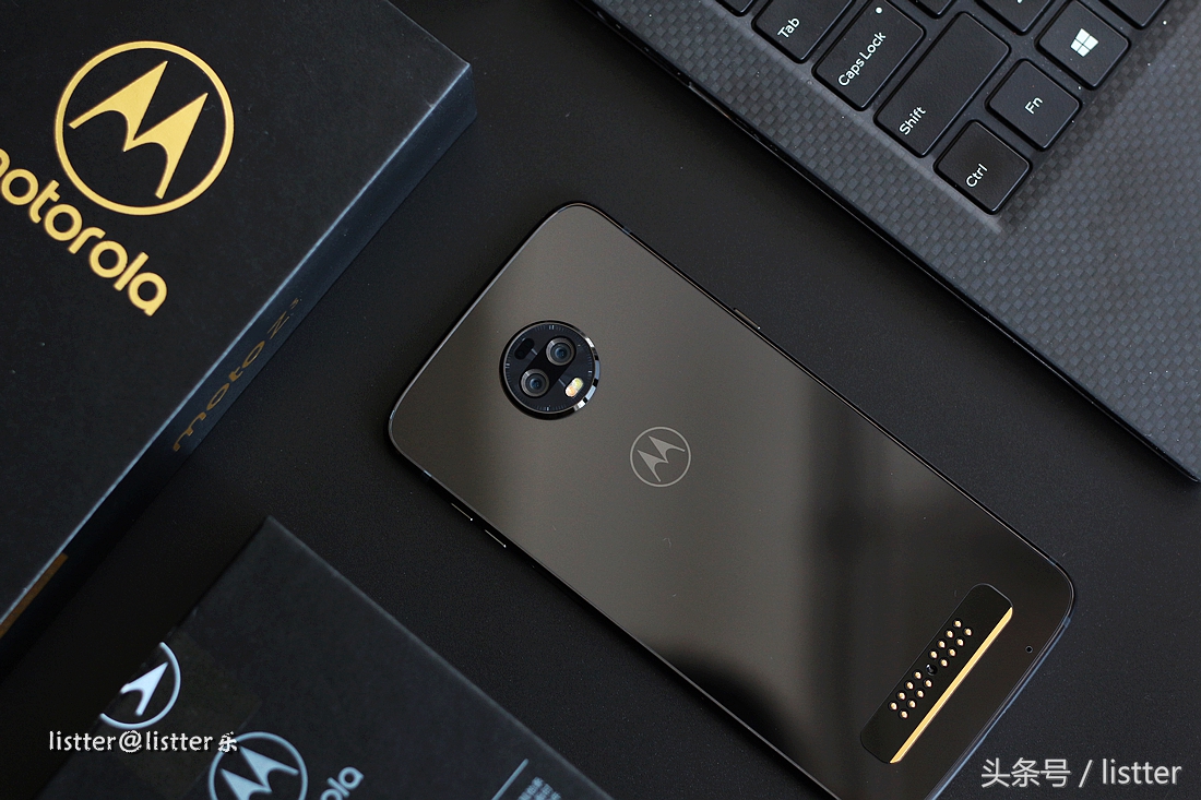 剛?cè)岵?jì)超級(jí)偶像實(shí)力派演員摩托車，motorola z3模塊化手機(jī)圖測(cè)！