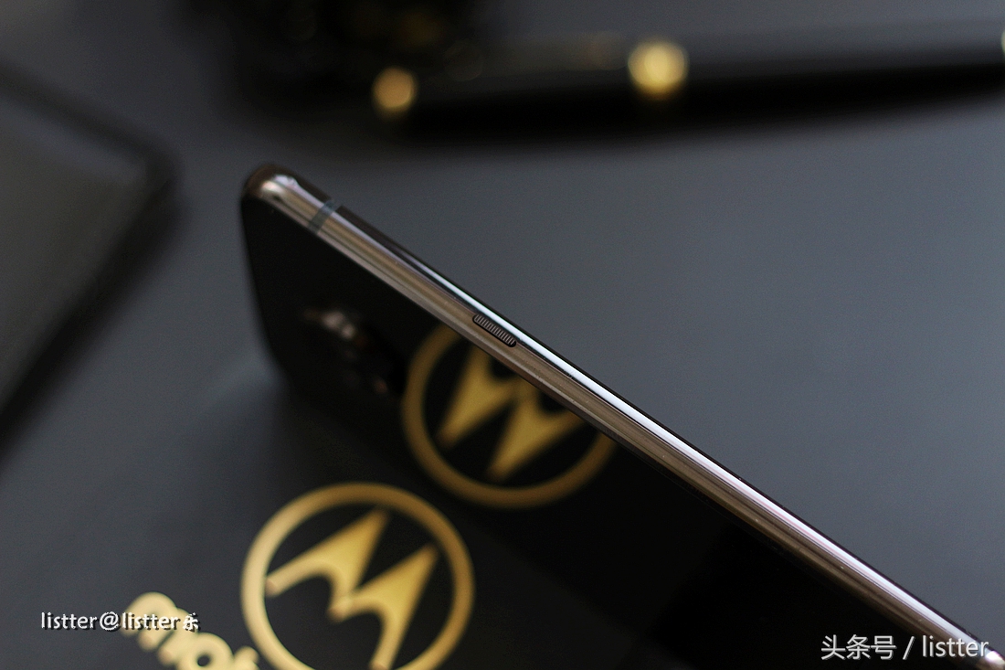 剛?cè)岵?jì)超級(jí)偶像實(shí)力派演員摩托車，motorola z3模塊化手機(jī)圖測(cè)！