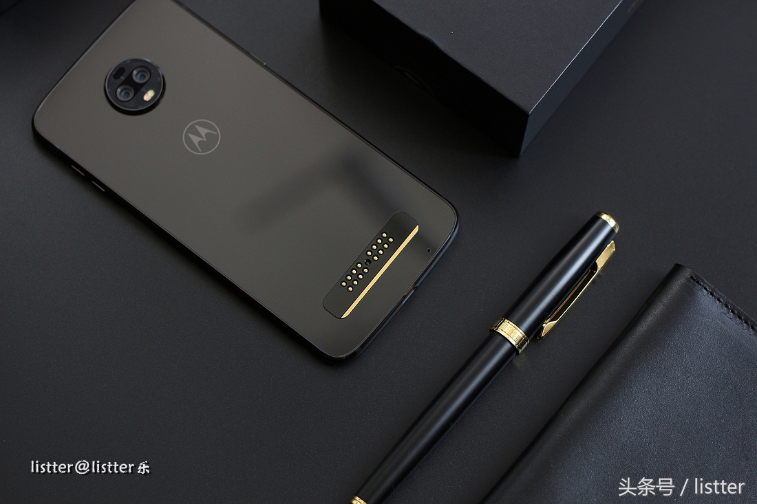 剛?cè)岵?jì)超級(jí)偶像實(shí)力派演員摩托車，motorola z3模塊化手機(jī)圖測(cè)！