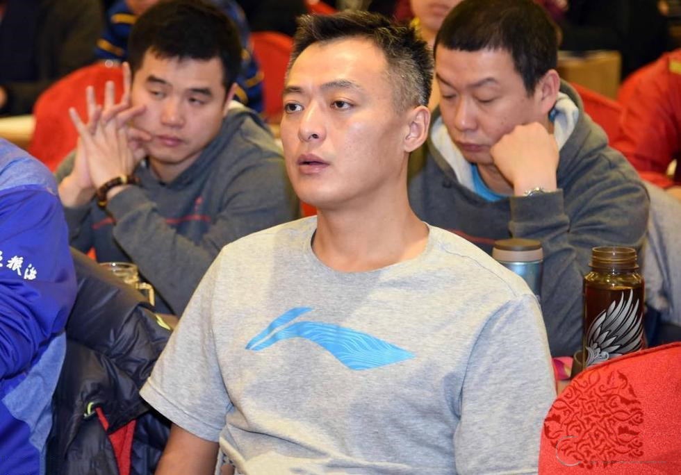 国乒主教练秦志戬,为培养马龙熬白了头,他的执教水准属于顶尖级