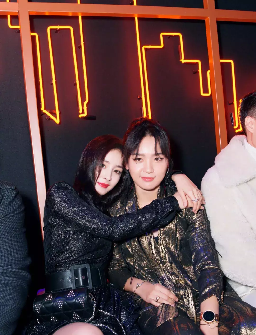 相爱相杀|杨幂周笔畅这对闺蜜相处模式果然与众不同