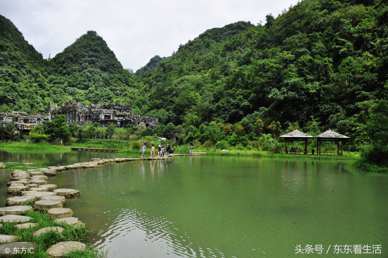 中国最美丽的地方之一,荔波小七孔卧龙潭瀑布