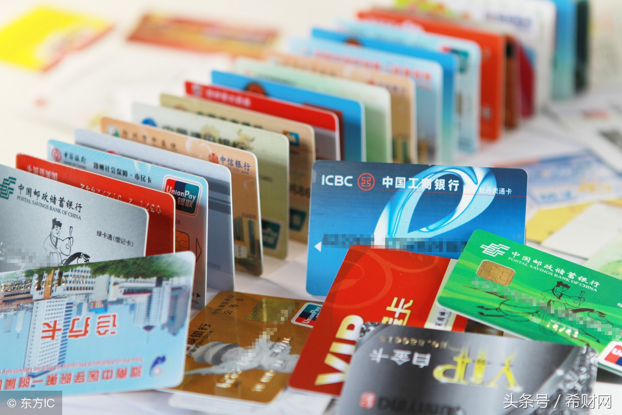 「年费信用卡」信用卡一年年费多少（信用卡年费怎么算，如何扣款）